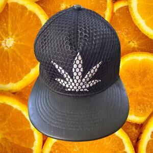 Lucky 7 Snapback Black and White Leaf Baseball Hat Cap‎